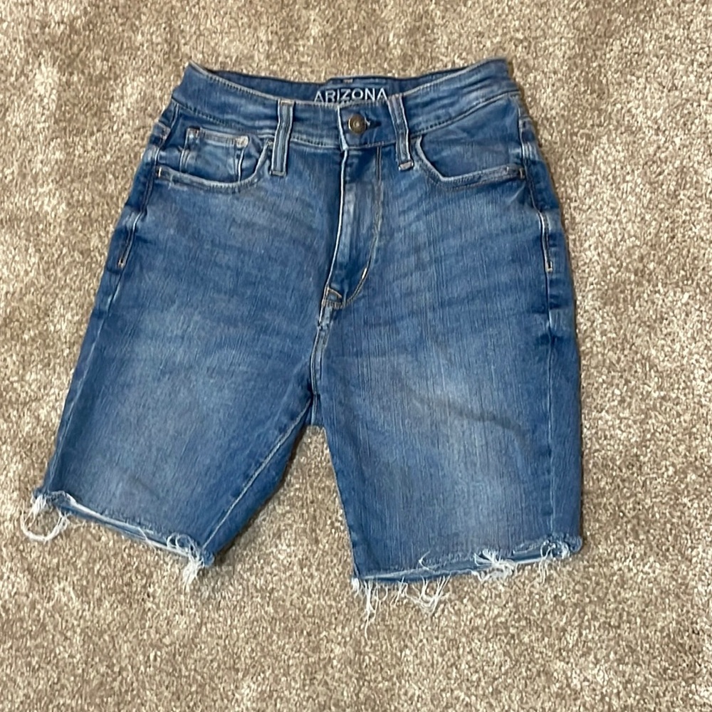 ARIZONA hi-rise jegging shorts.  Size 5 super comfy and cute!